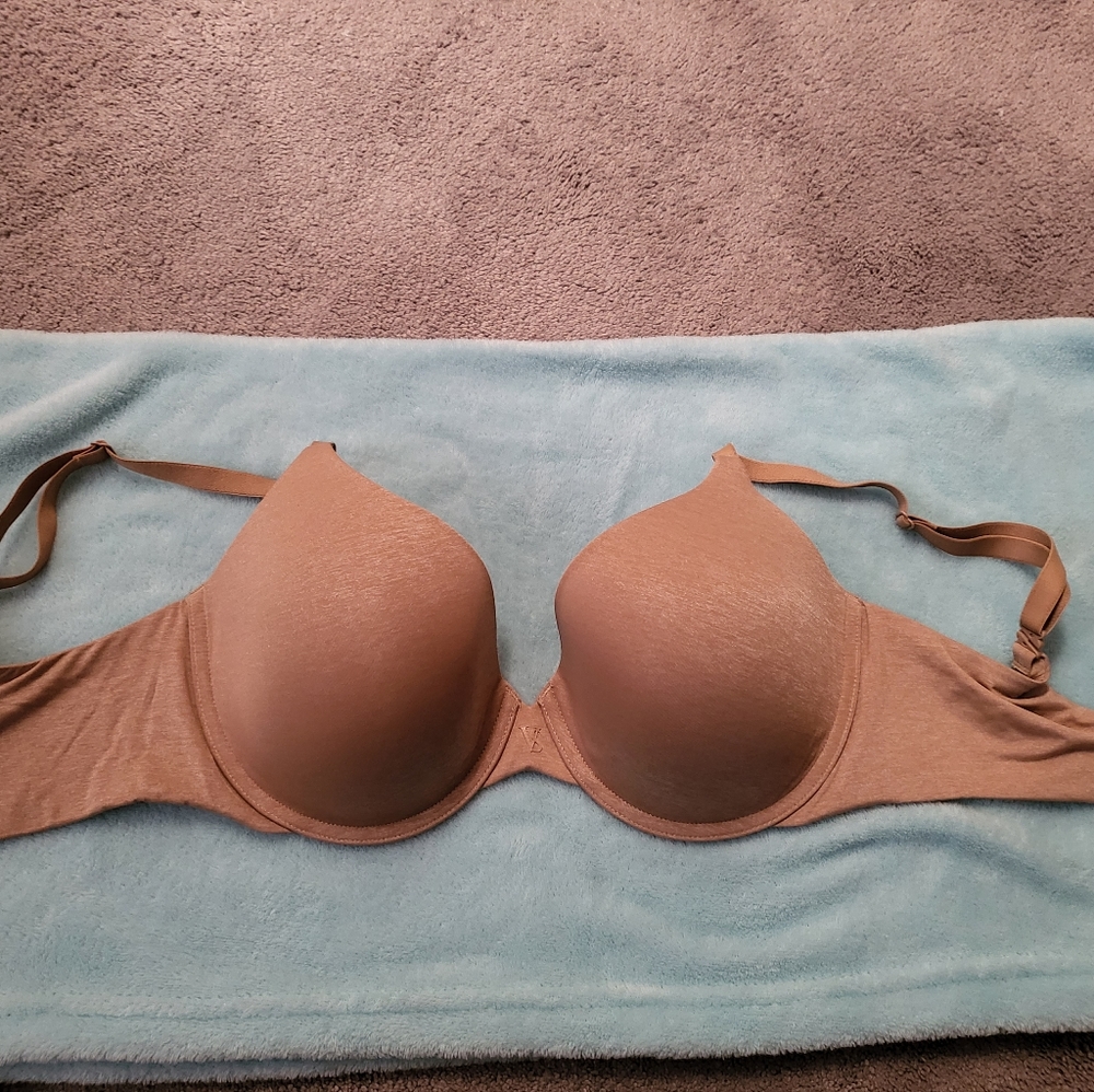 34DD Victoria's Secret